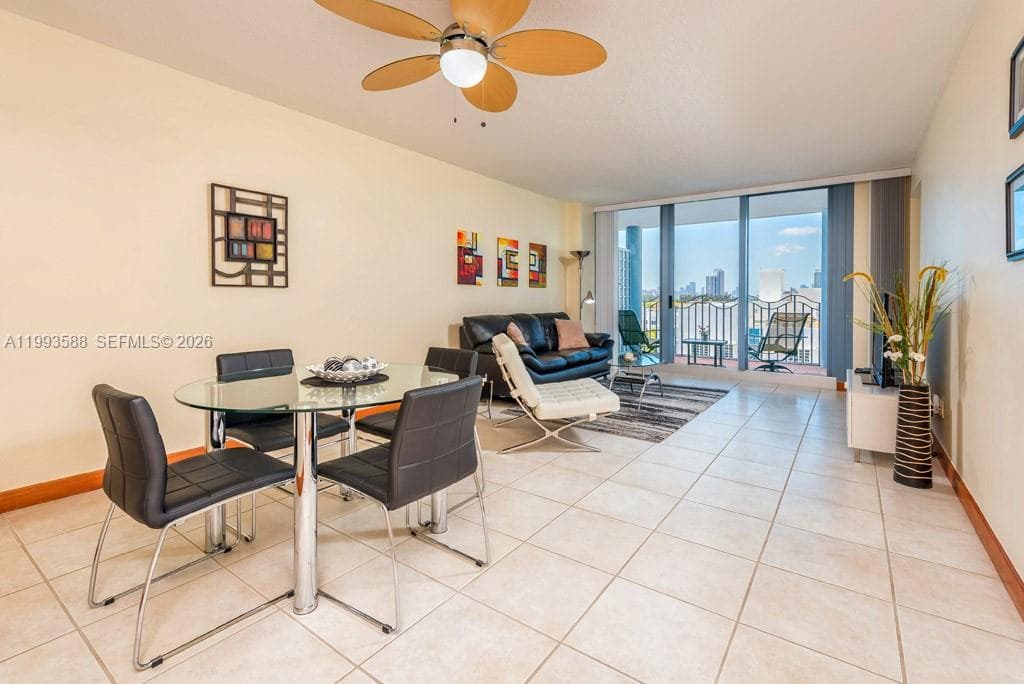 A11993588 — Miami Beach — 5