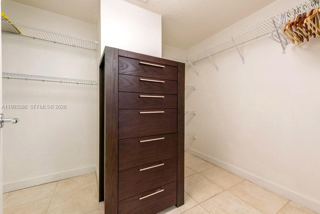 A11993588 — Miami Beach — 11