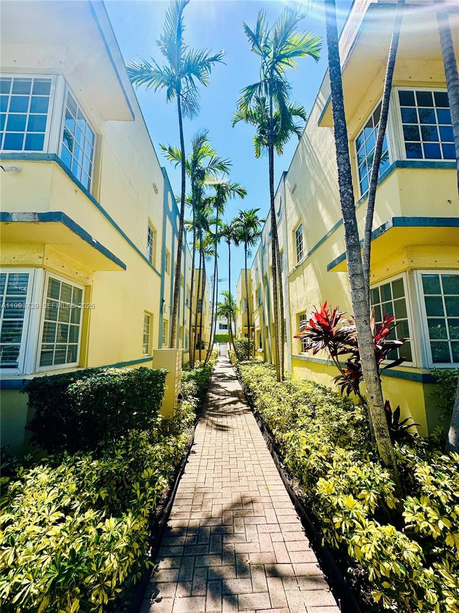 A11993739 — Miami Beach — 2