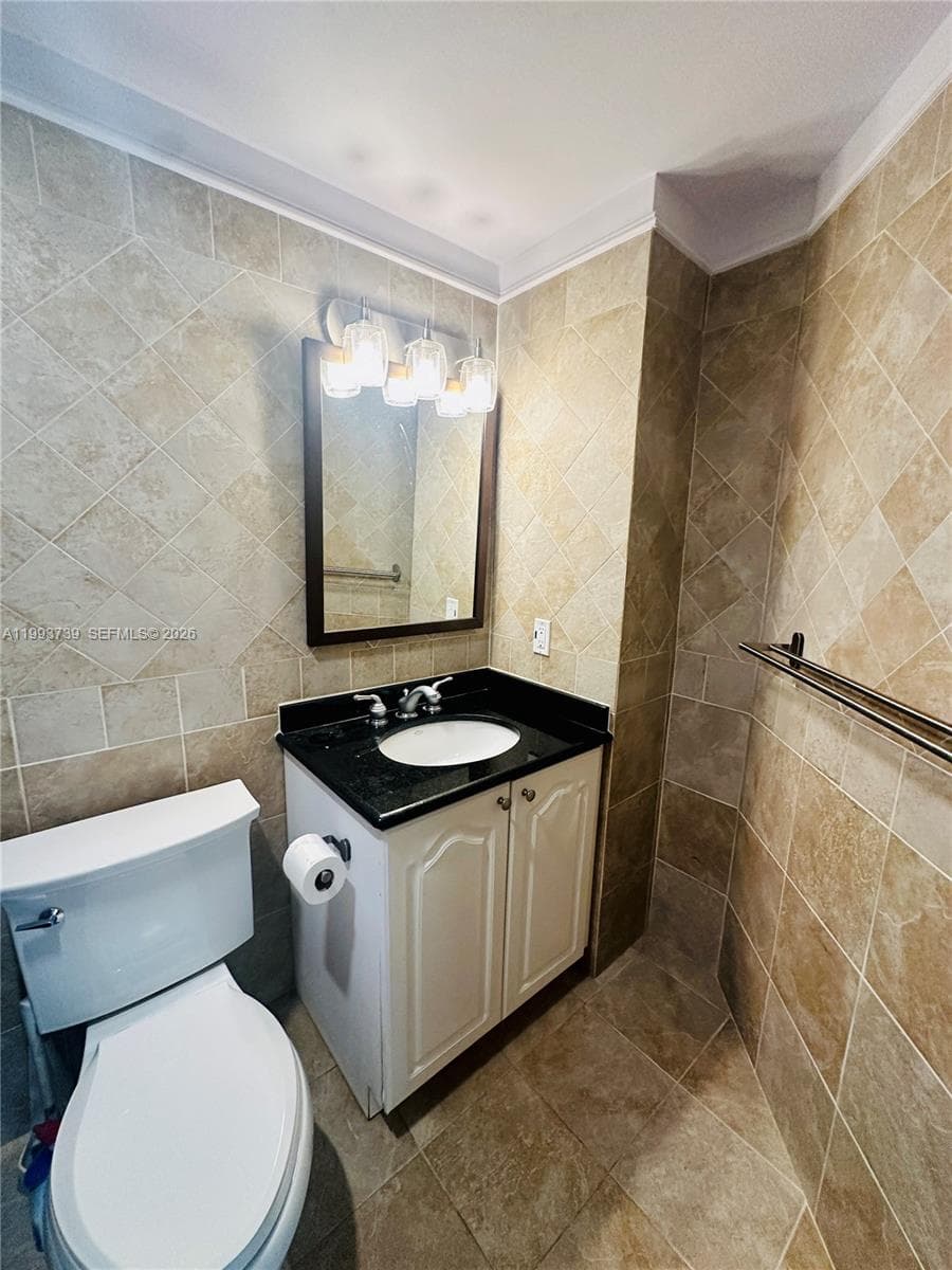A11993739 — Miami Beach — 25