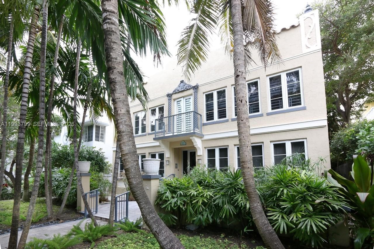 A11993799 — Miami Beach