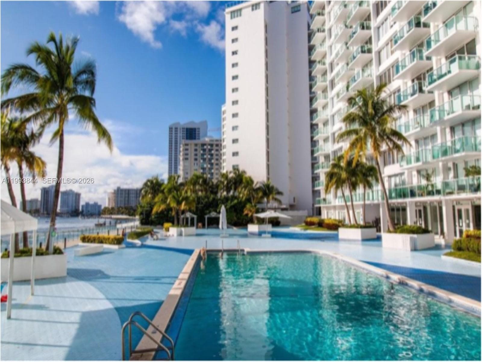 A11993844 — Miami Beach — 12