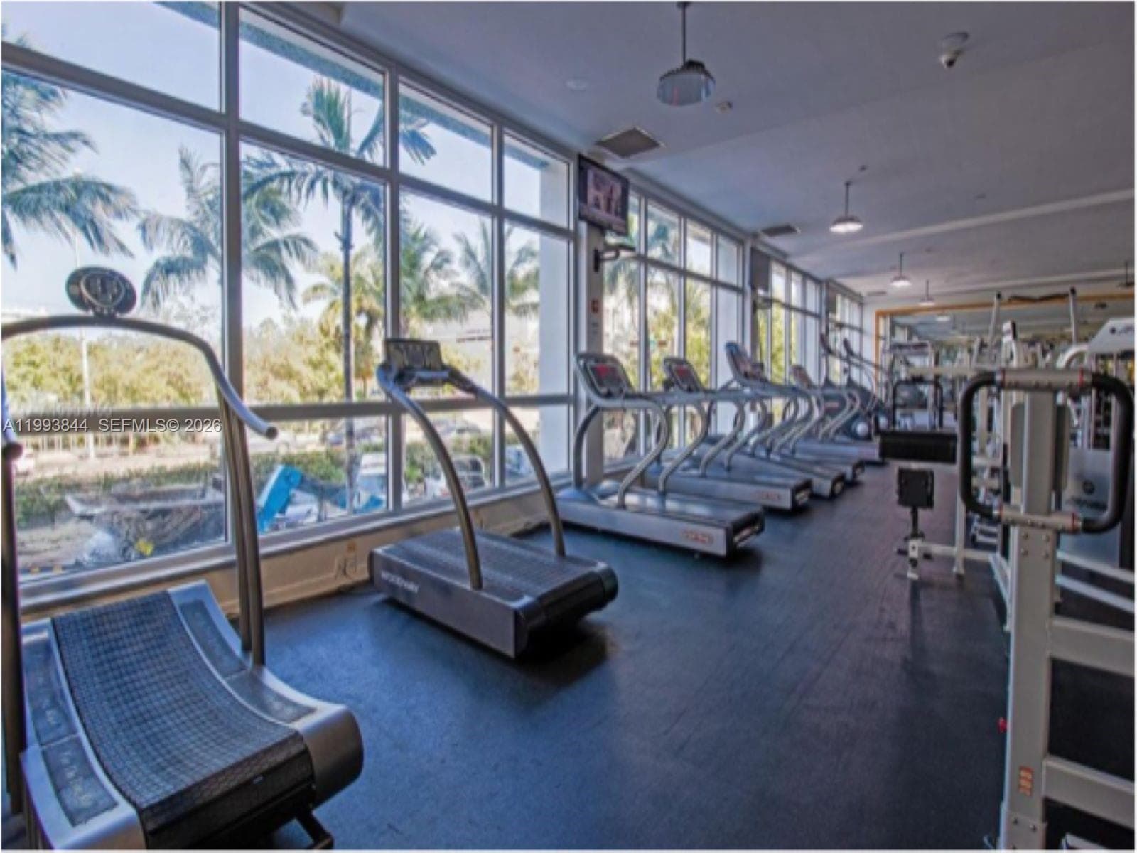 A11993844 — Miami Beach — 10