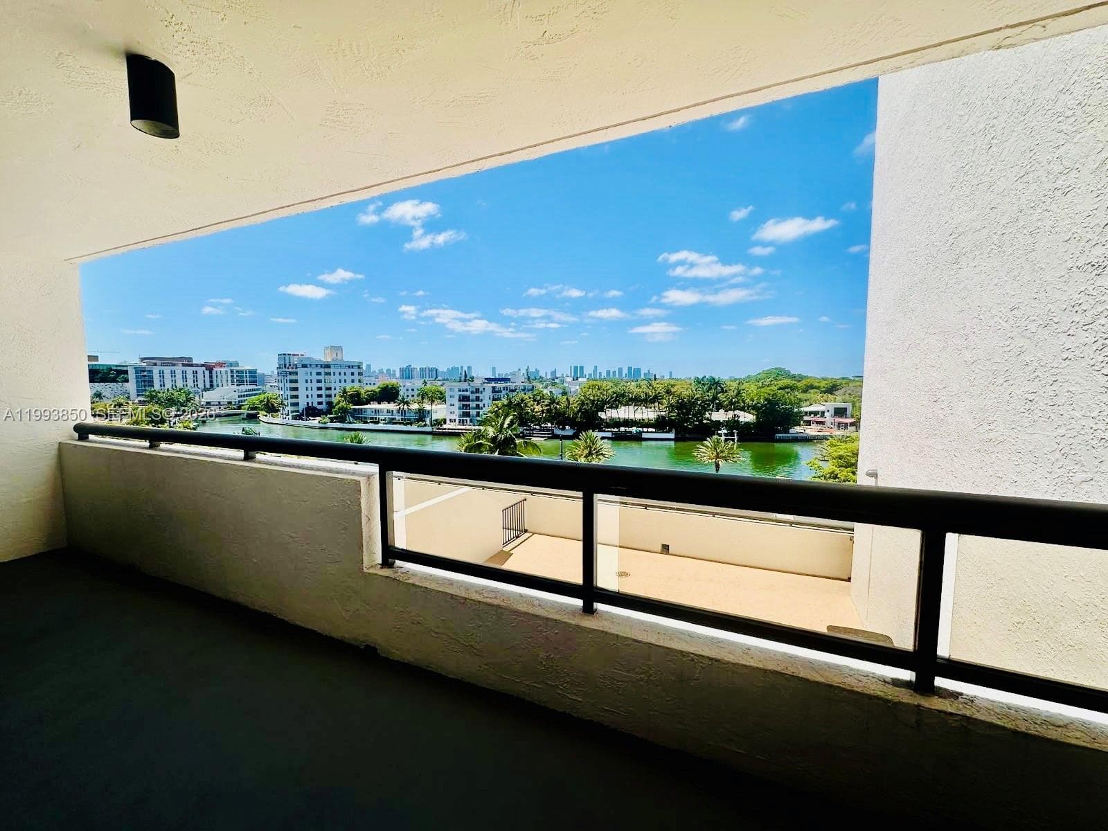 A11993850 — Miami Beach — 2