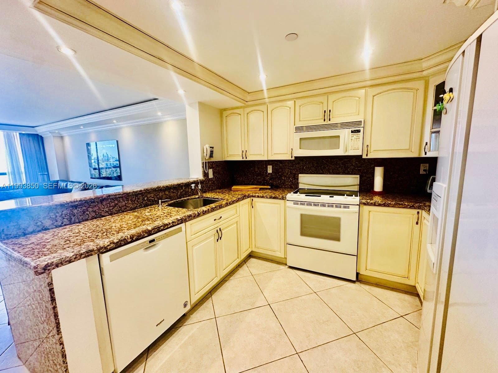 A11993850 — Miami Beach — 3