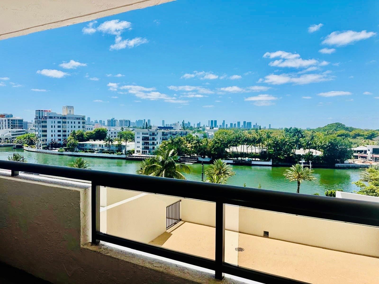 A11993850 — Miami Beach