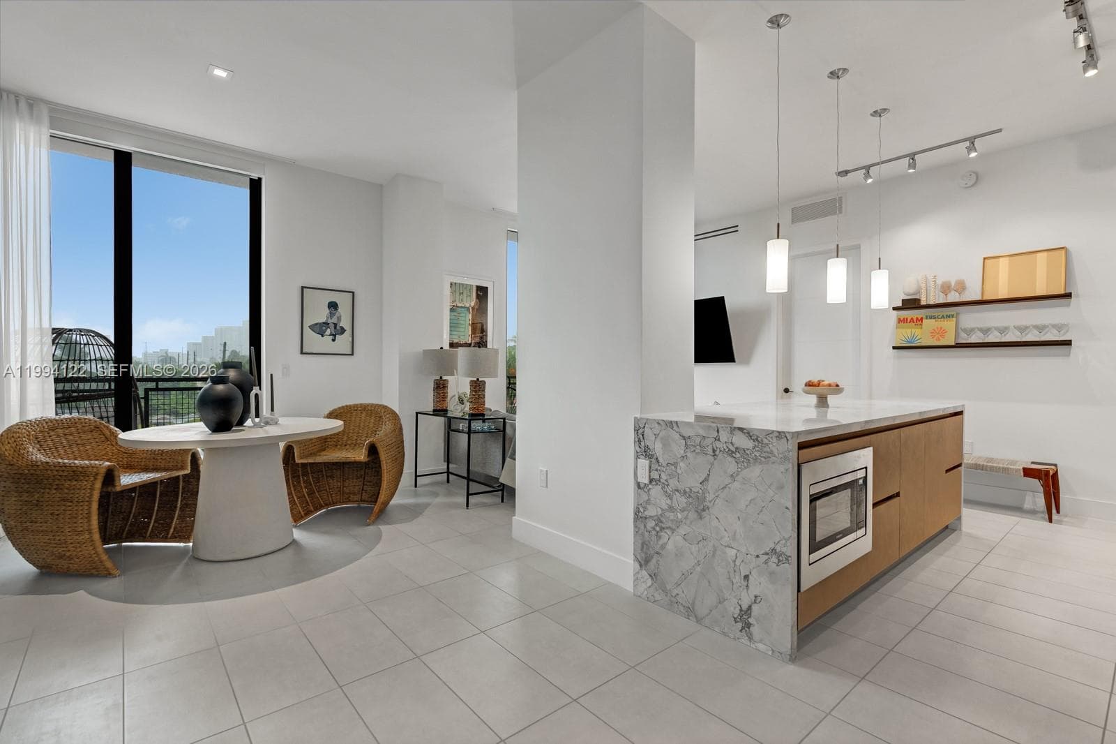 A11994122 — Miami Beach — 3