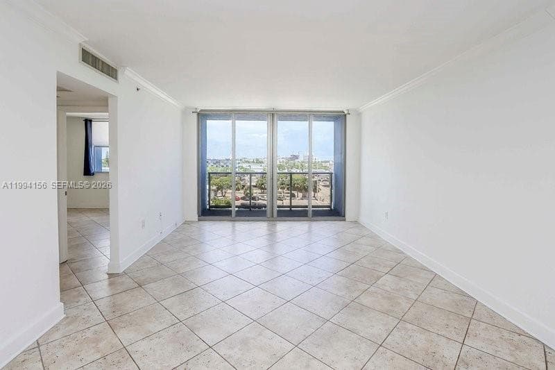 A11994156 — Miami Beach — 6