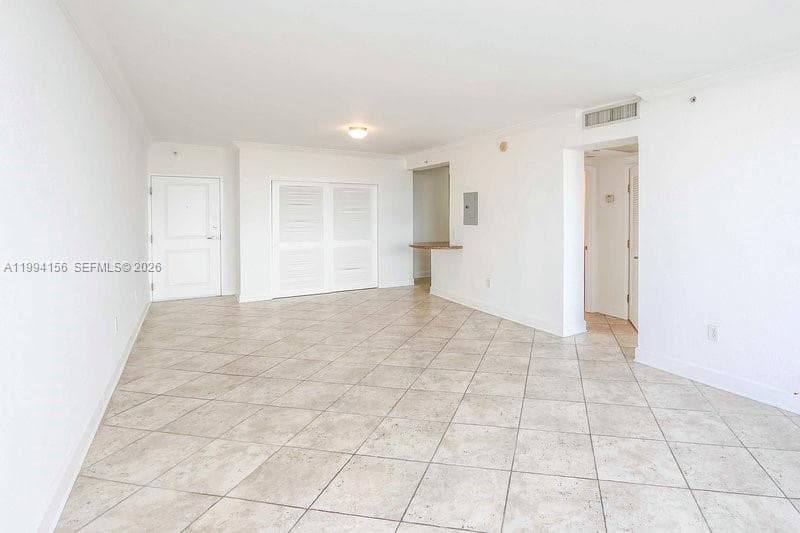 A11994156 — Miami Beach — 11