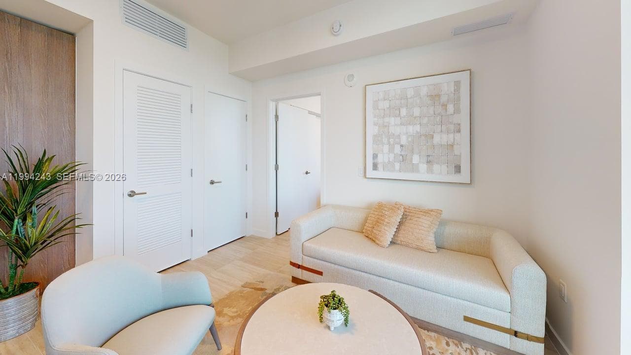A11994243 — Miami Beach — 9