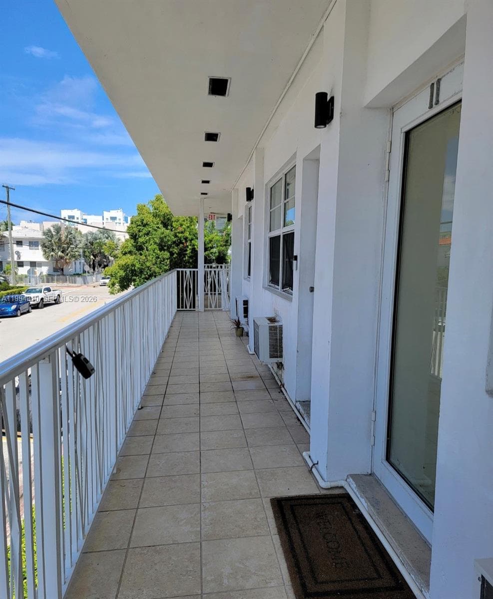A11994310 — Miami Beach