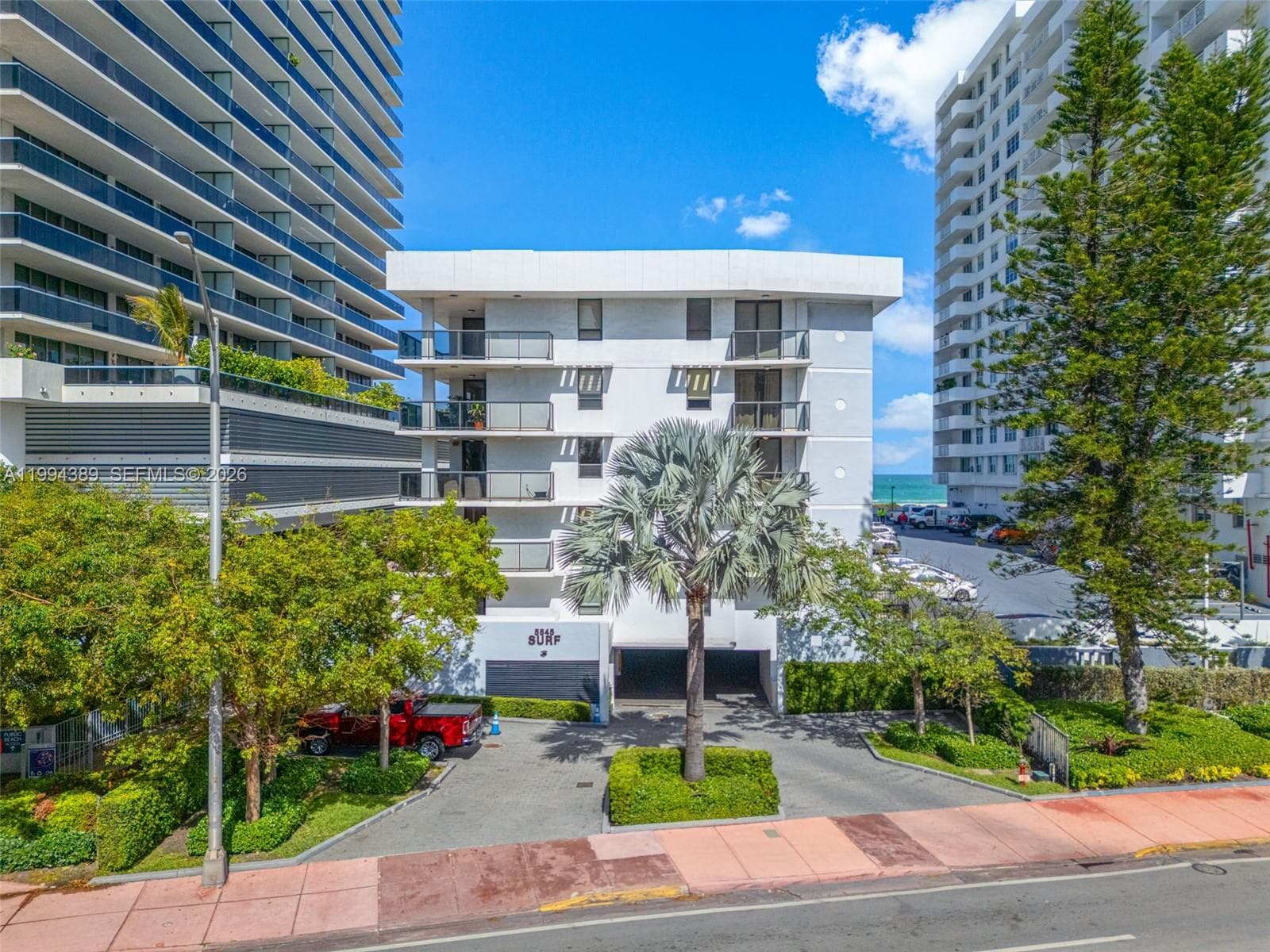 A11994389 — Miami Beach
