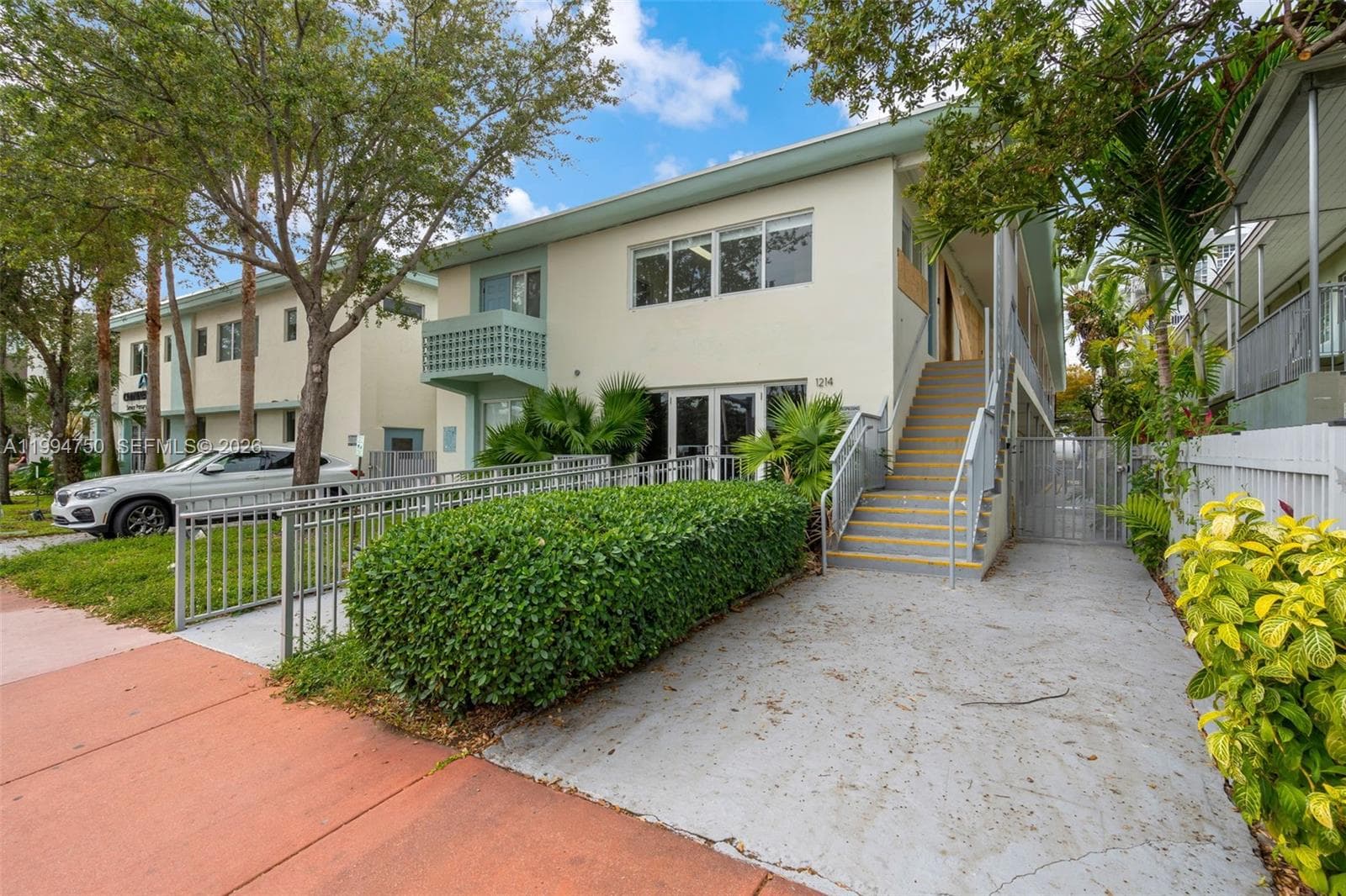 A11994750 — Miami Beach