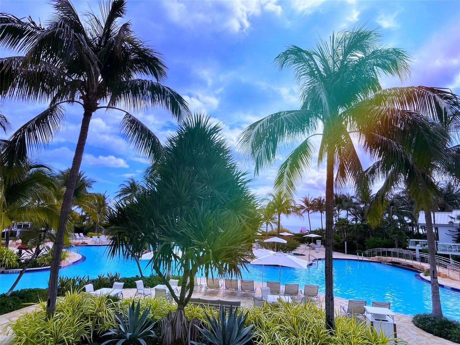 B26010930 — Miami Beach — 23