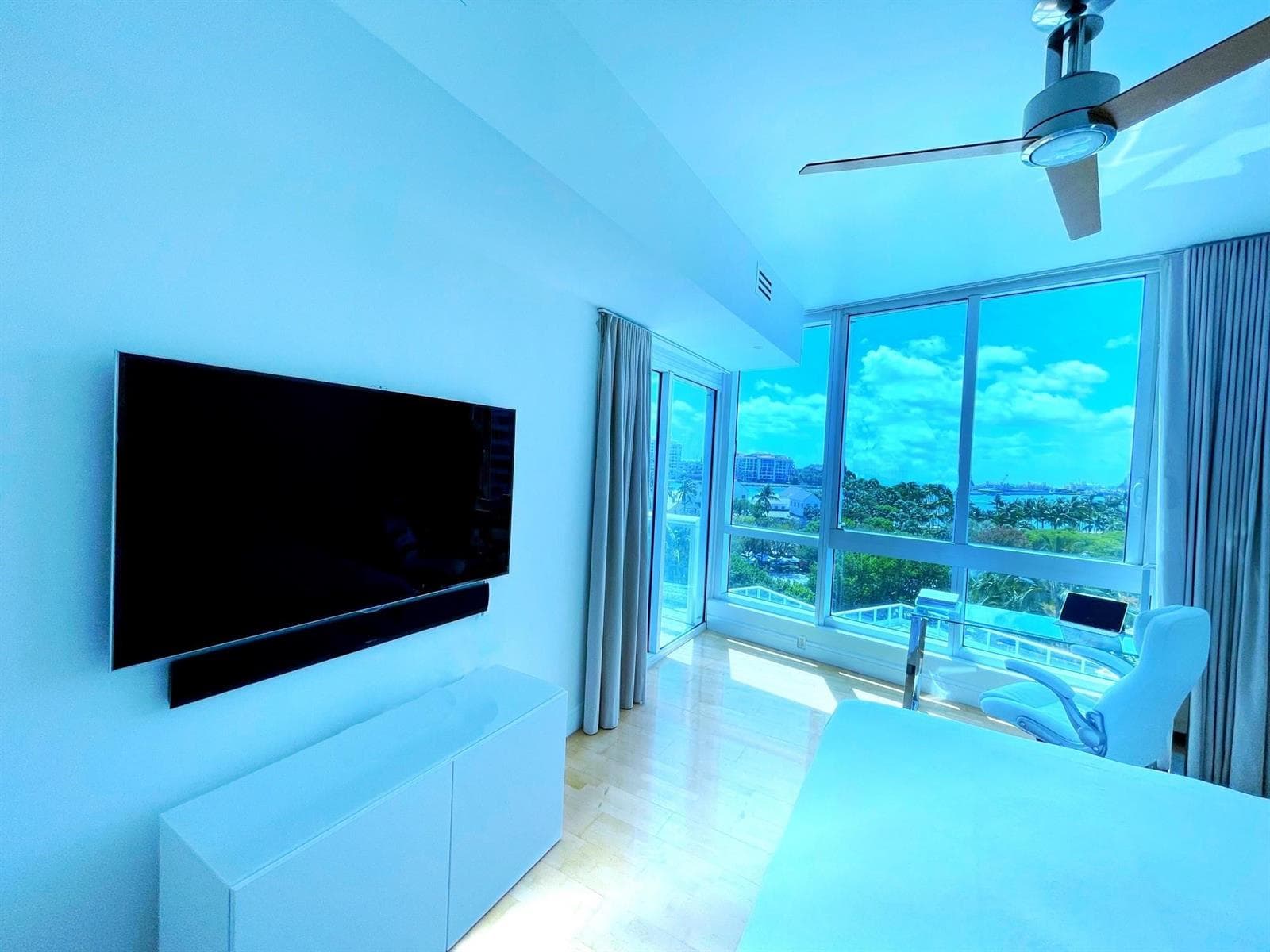 B26010930 — Miami Beach — 9