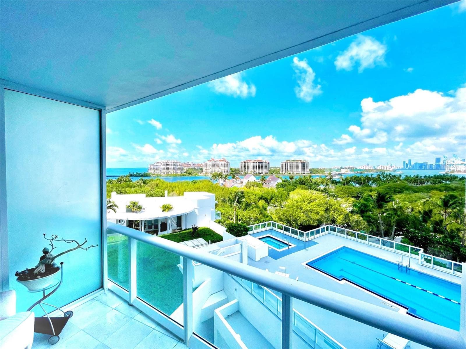 B26010930 — Miami Beach — 10