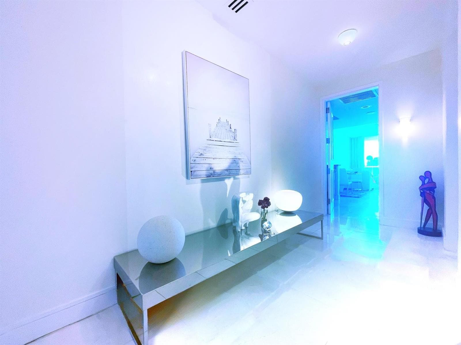 B26010930 — Miami Beach — 14