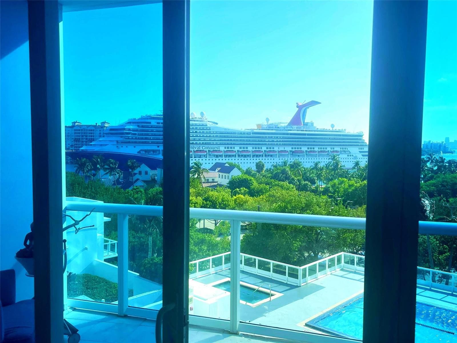 B26010930 — Miami Beach — 11