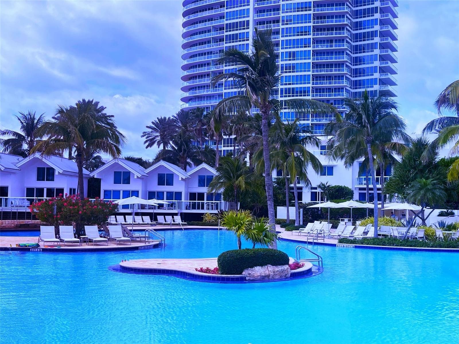 B26010930 — Miami Beach — 19