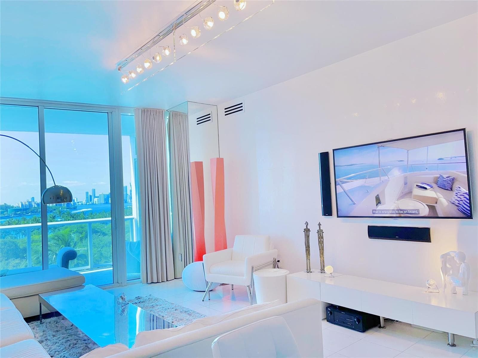 B26010930 — Miami Beach — 4