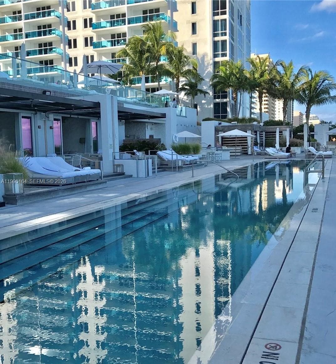 A11995164 — Miami Beach — 50