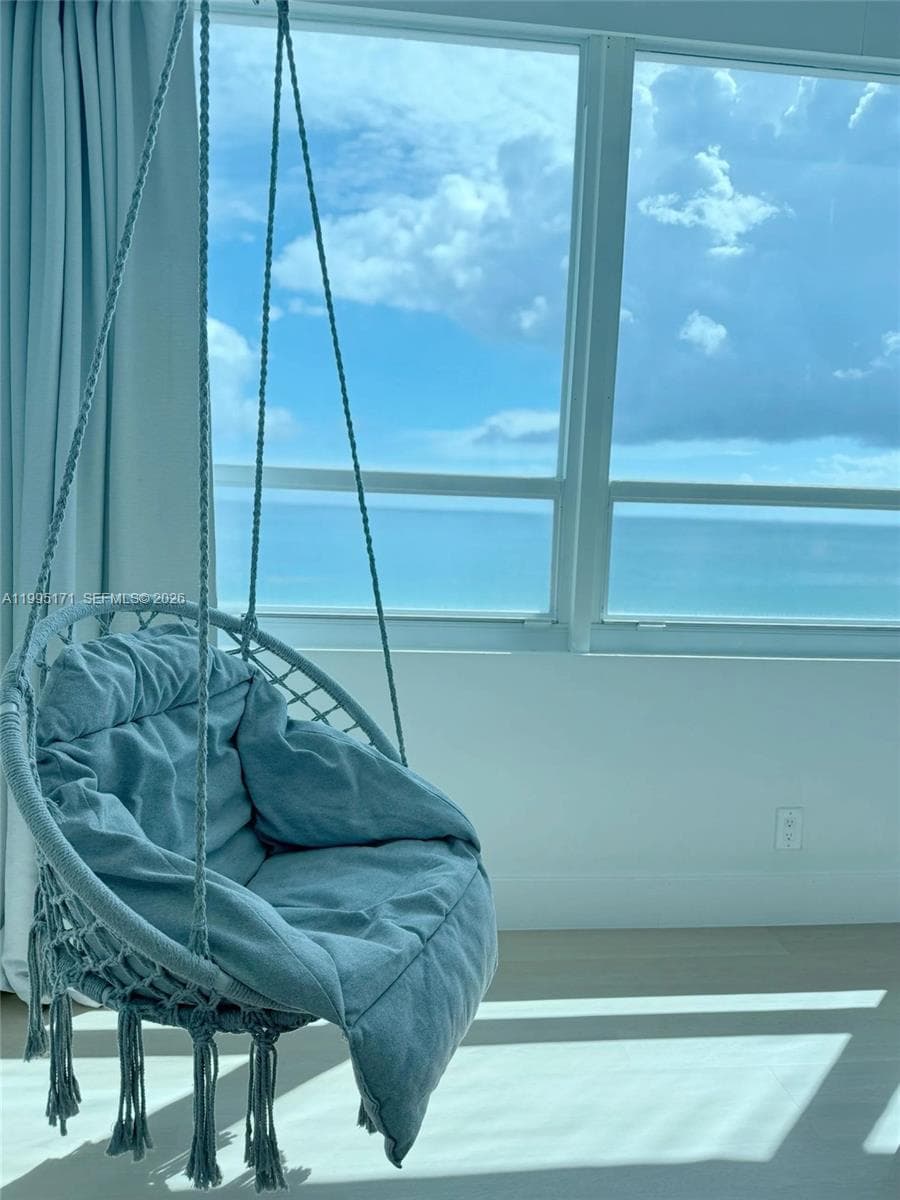 A11995171 — Miami Beach — 3