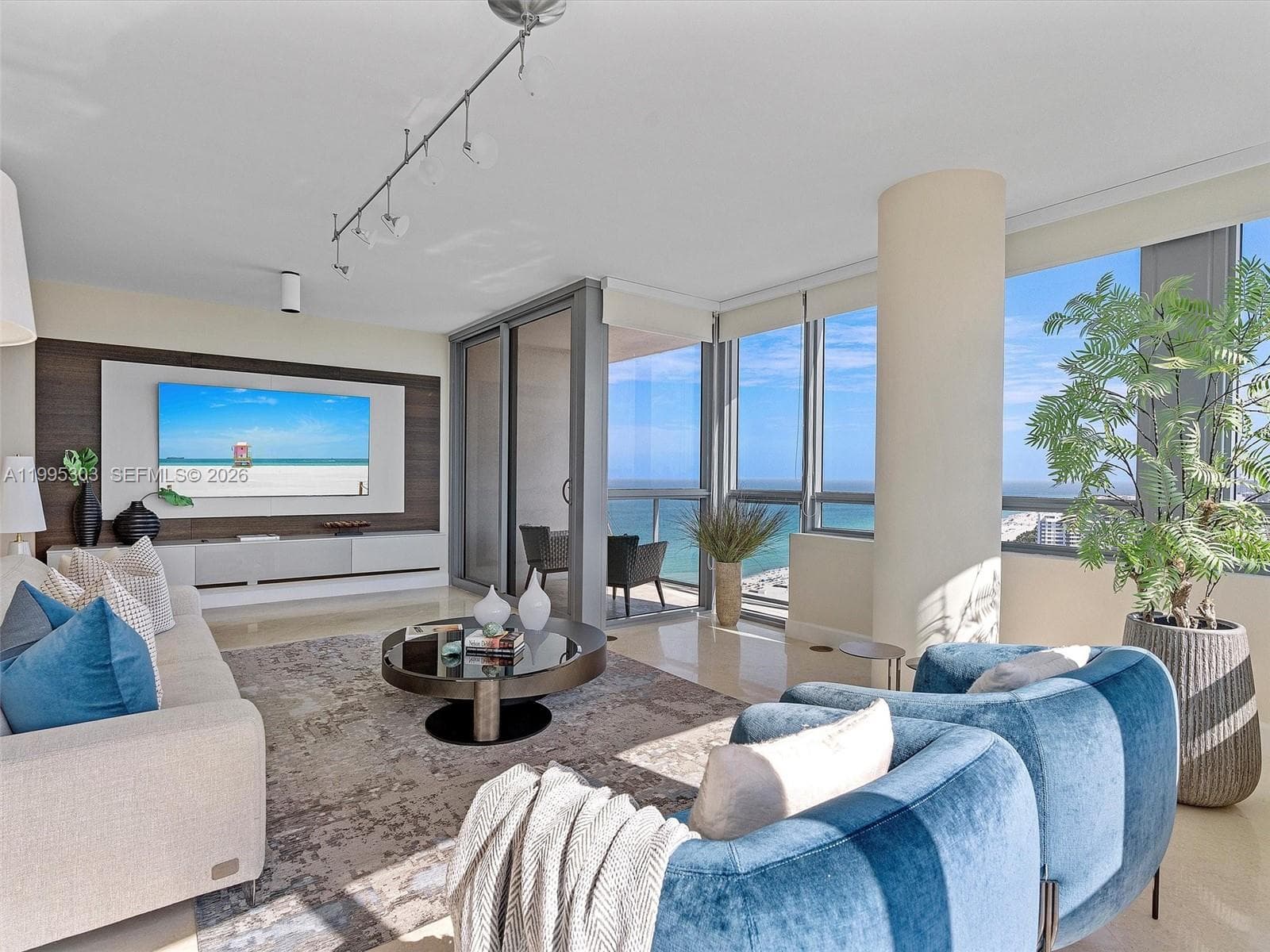 A11995303 — Miami Beach