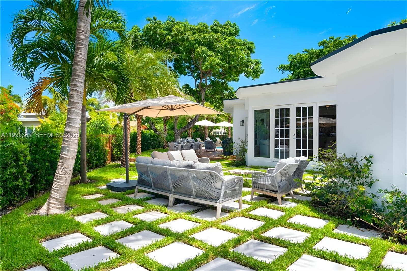 A11995362 — Miami Beach — 27