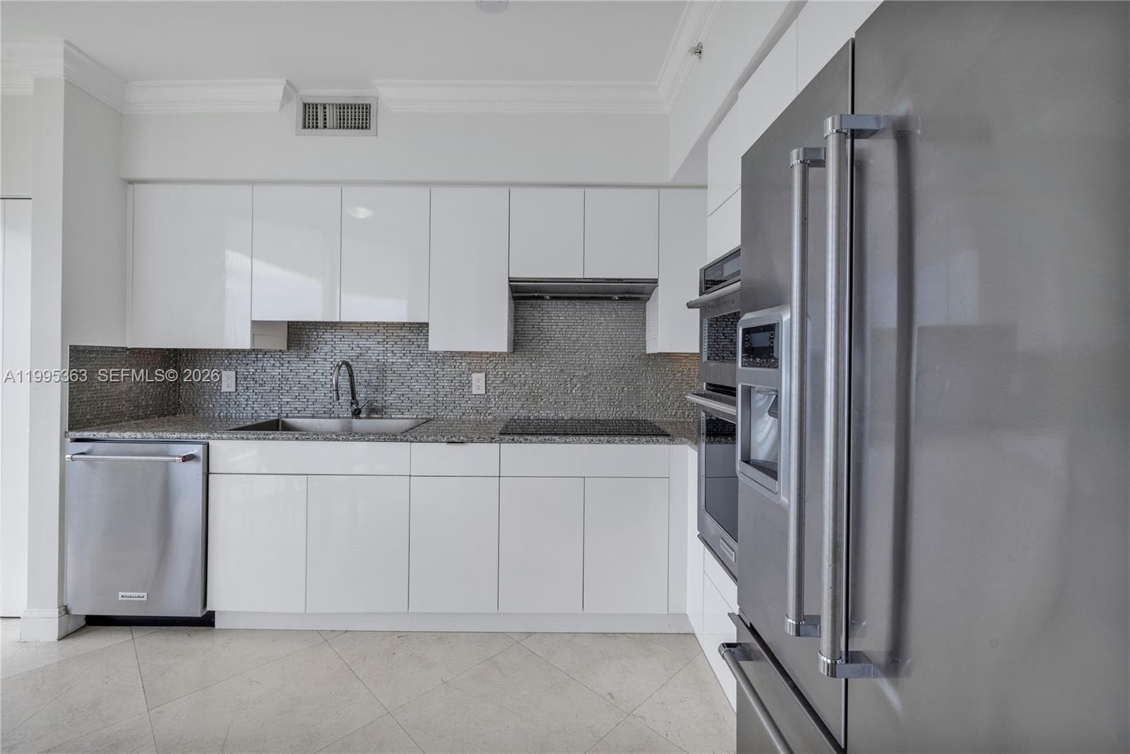 A11995363 — Miami Beach — 9