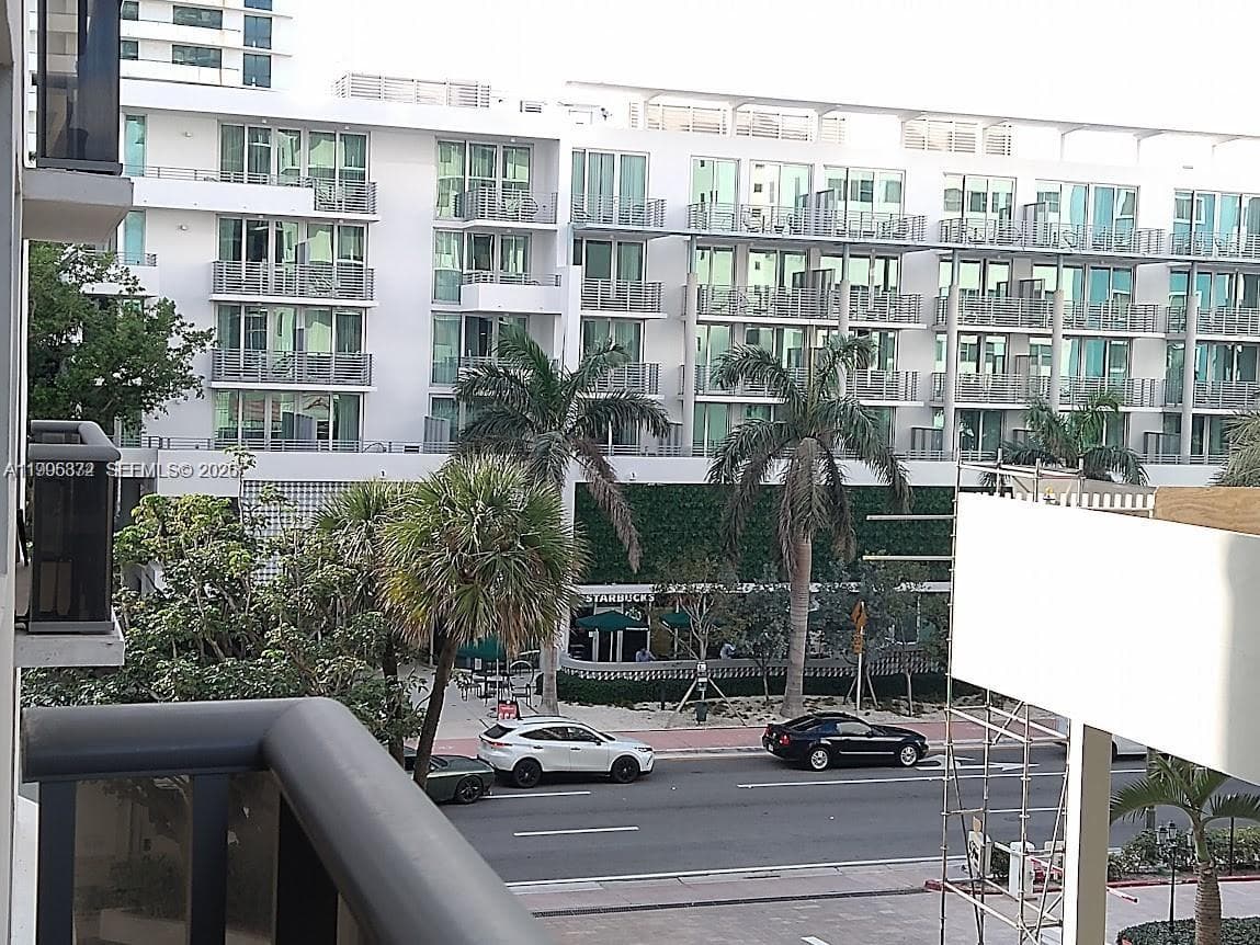 A11995372 — Miami Beach — 2