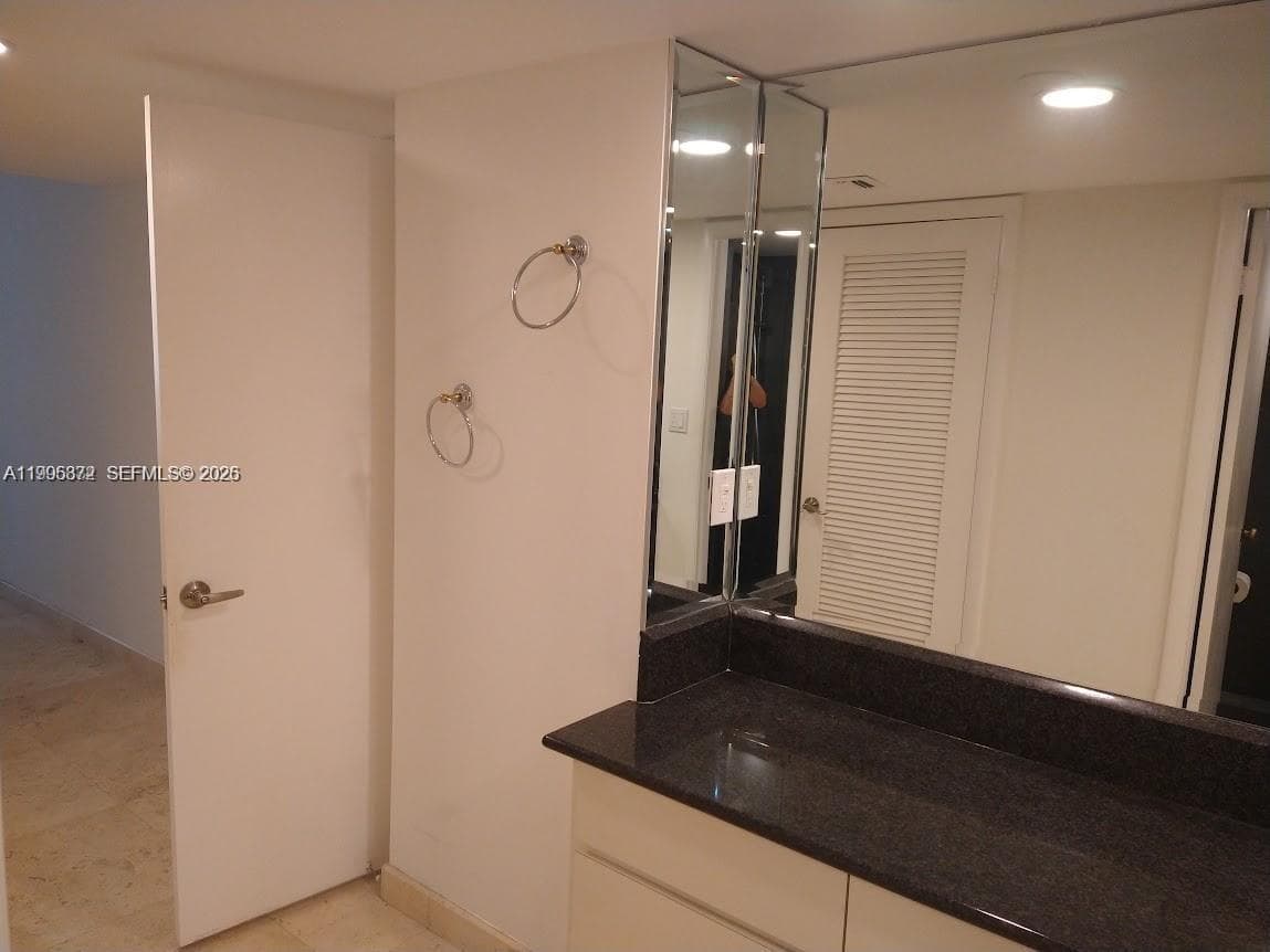 A11995372 — Miami Beach — 6