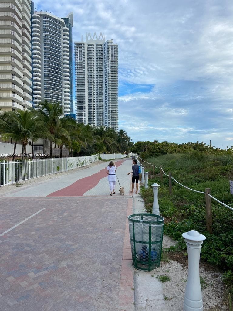A11995372 — Miami Beach — 36