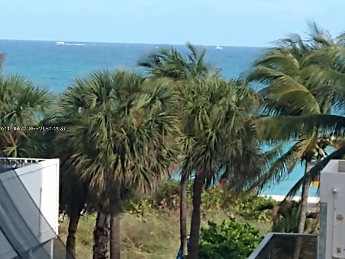 A11995372 — Miami Beach