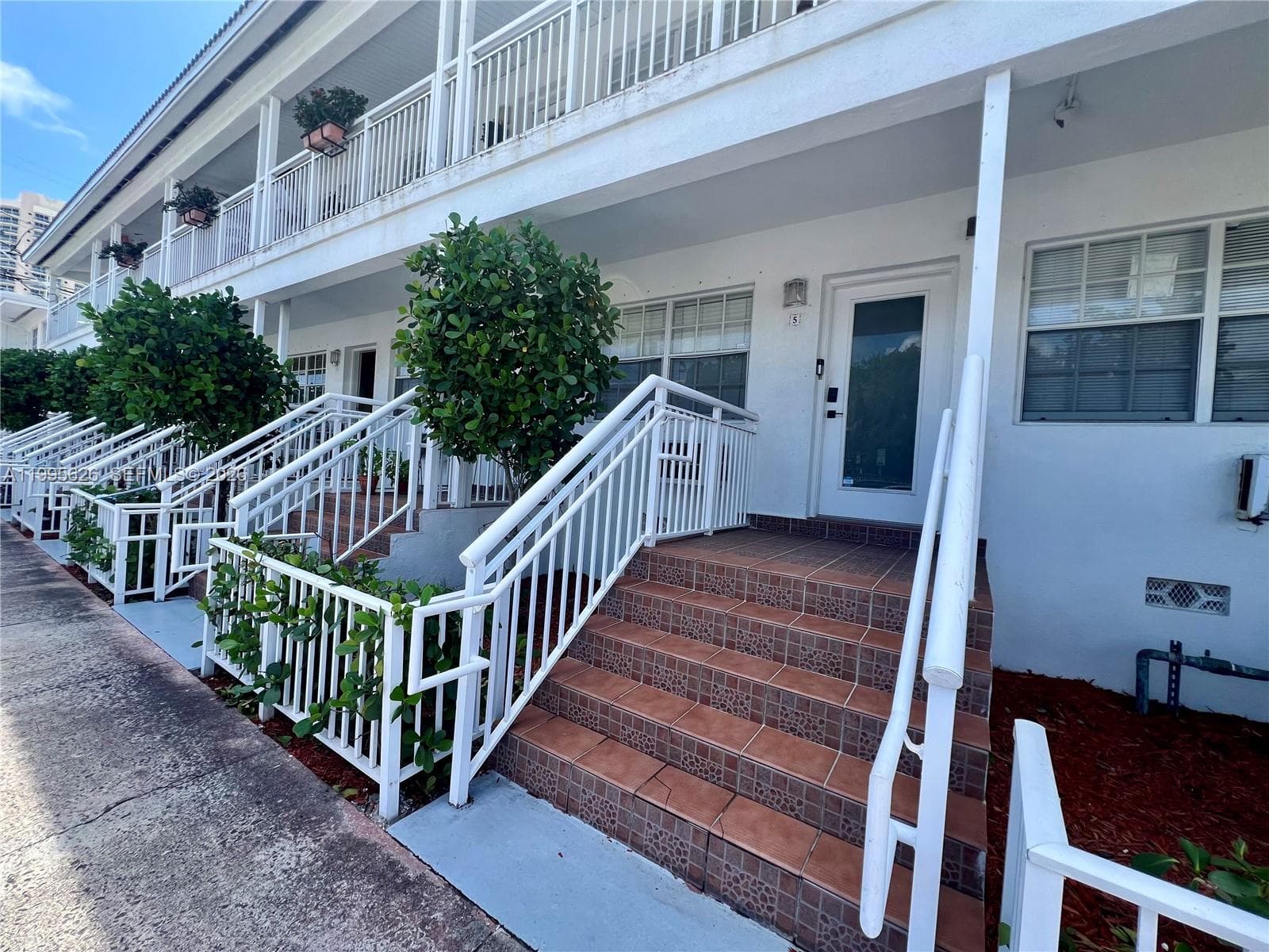 A11995626 — Miami Beach