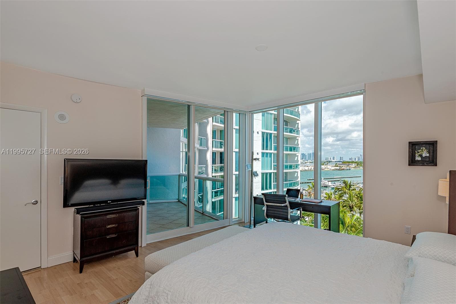 A11995727 — Miami Beach — 17