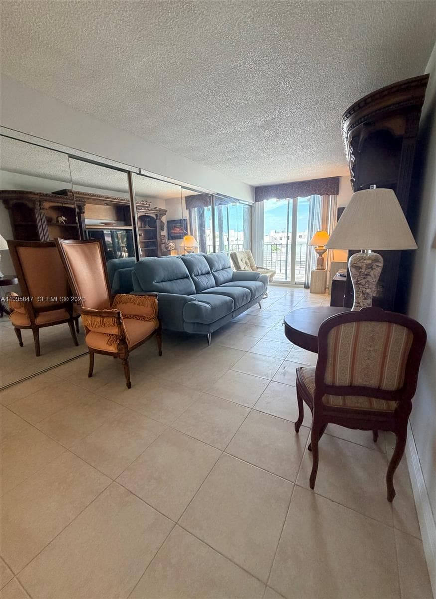 A11995847 — Miami Beach — 6