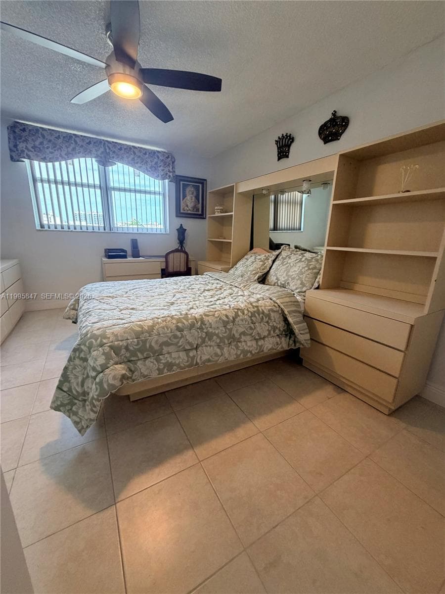 A11995847 — Miami Beach — 7