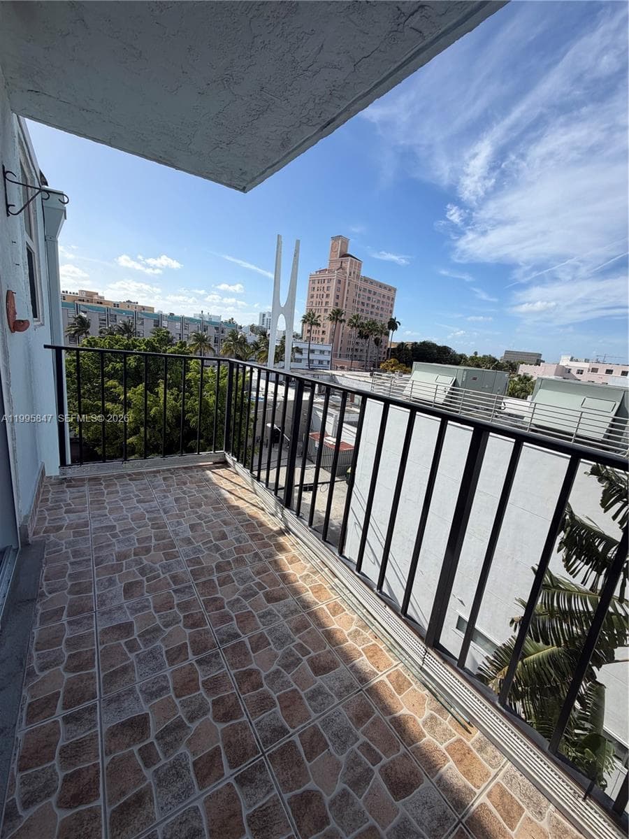 A11995847 — Miami Beach — 5