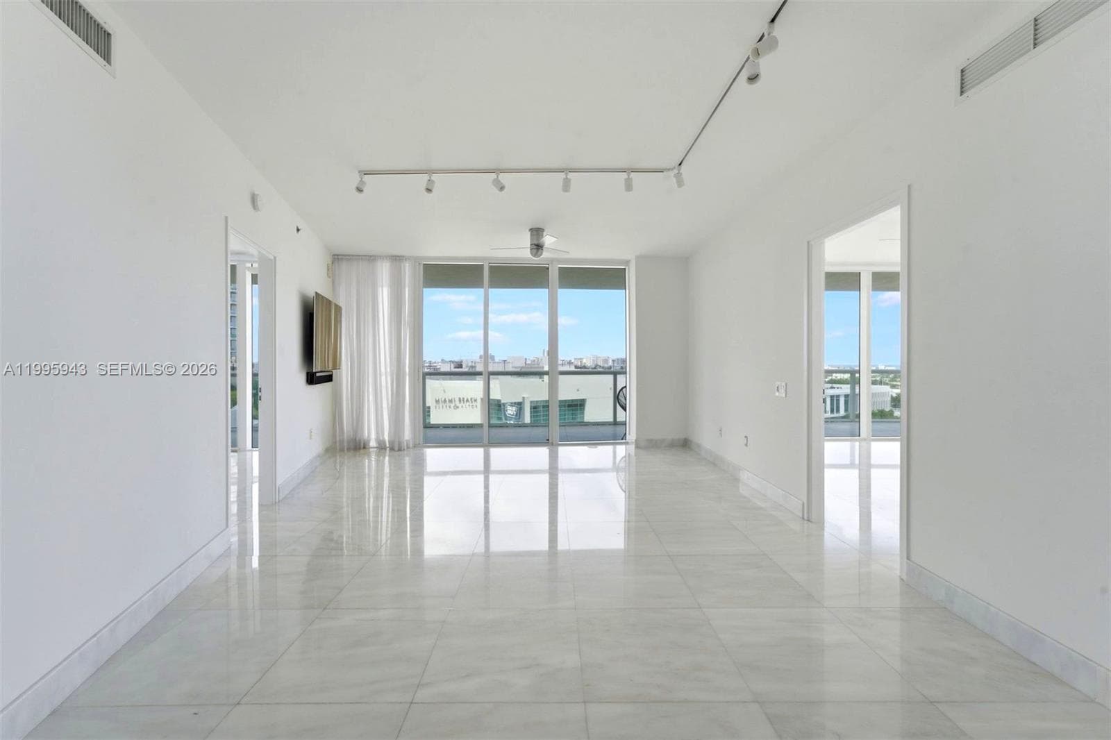 A11995943 — Miami Beach — 26
