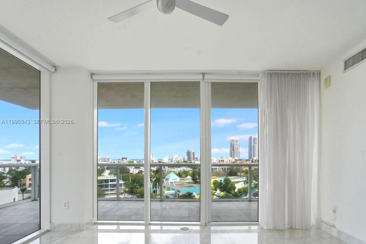A11995943 — Miami Beach — 35