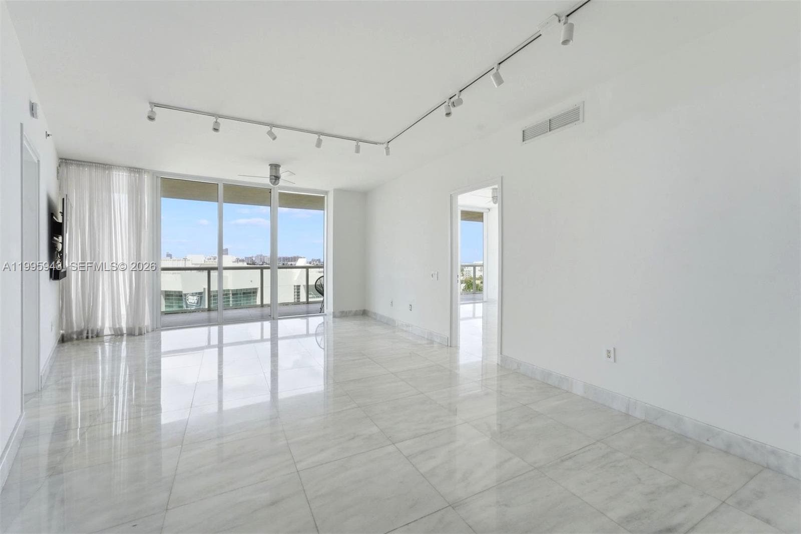 A11995943 — Miami Beach — 25