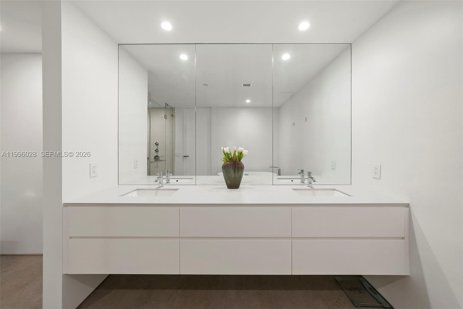 A11996028 — Miami Beach — 43