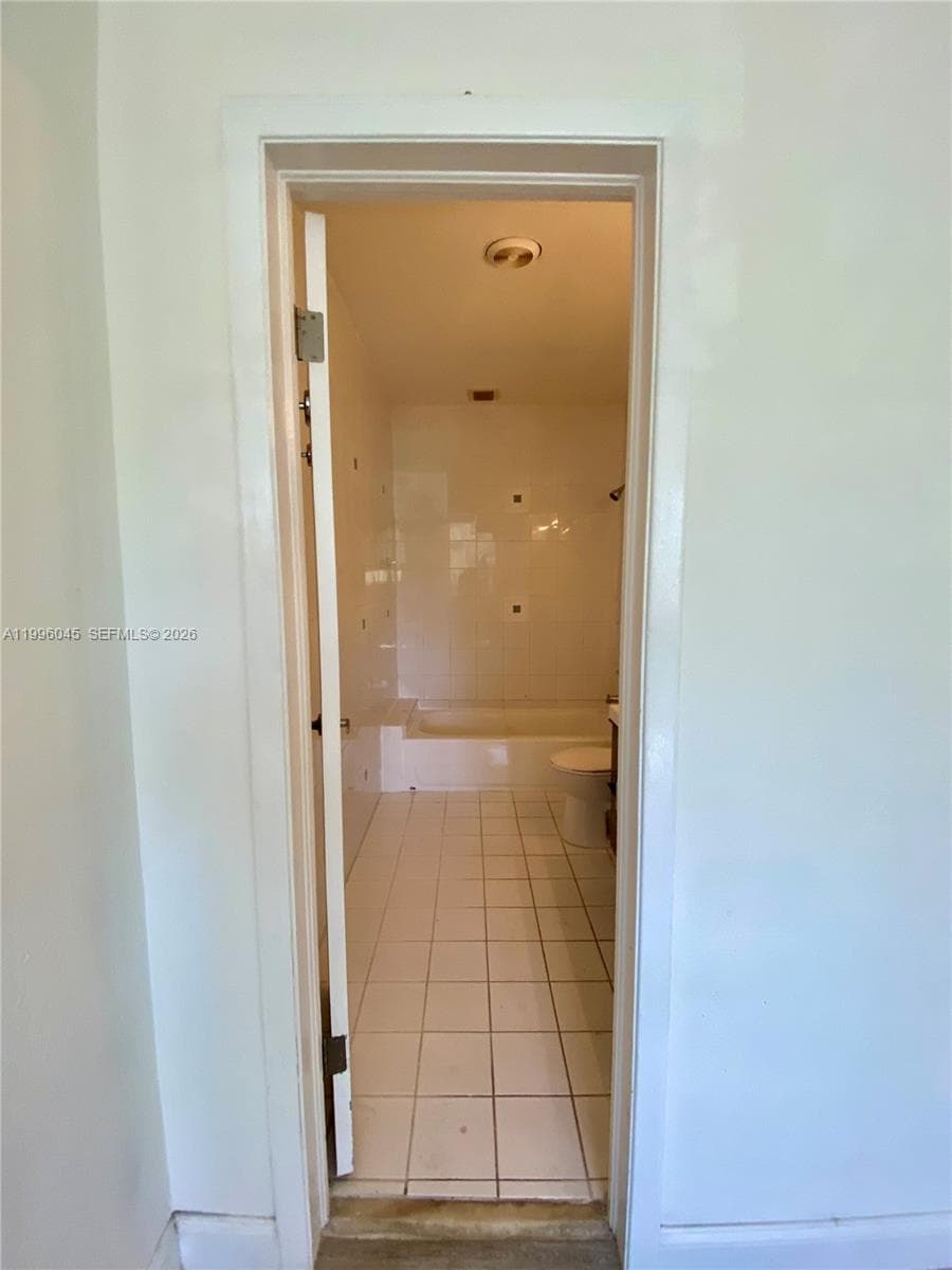 A11996045 — Miami Beach — 62