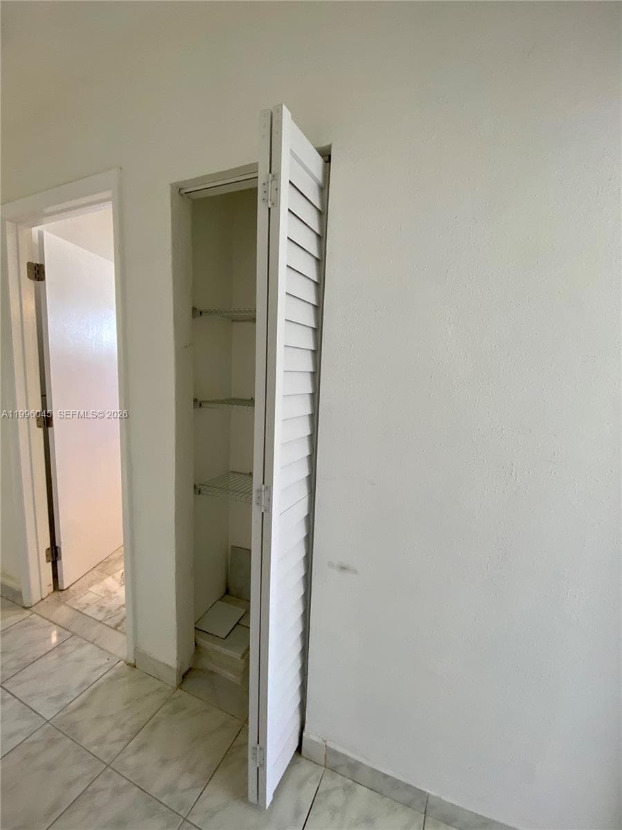 A11996045 — Miami Beach — 52