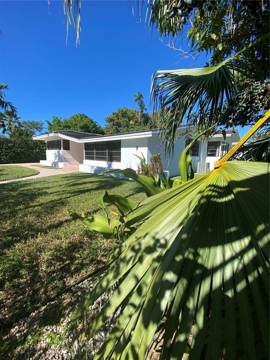 A11996045 — Miami Beach — 12