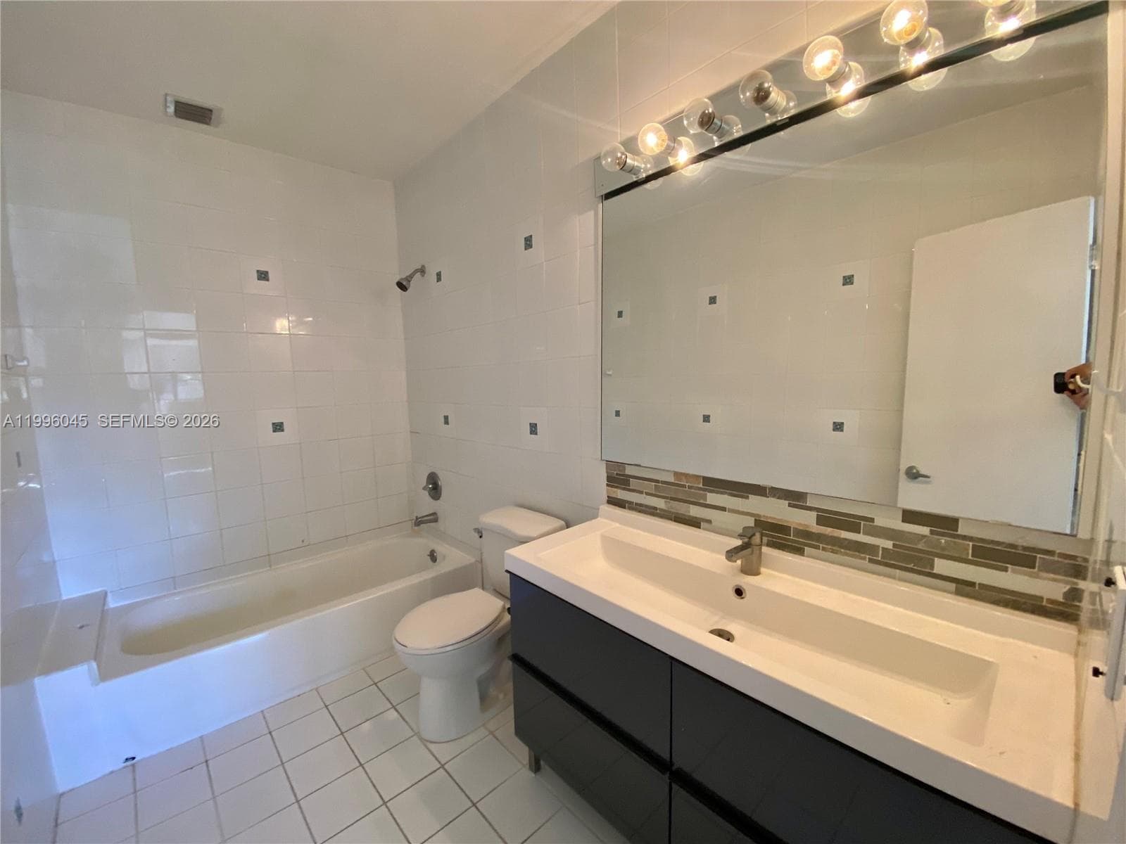 A11996045 — Miami Beach — 67