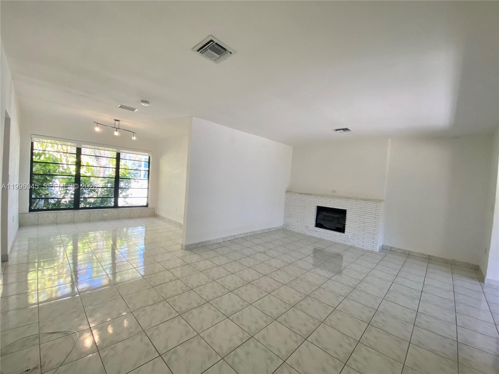 A11996045 — Miami Beach — 24