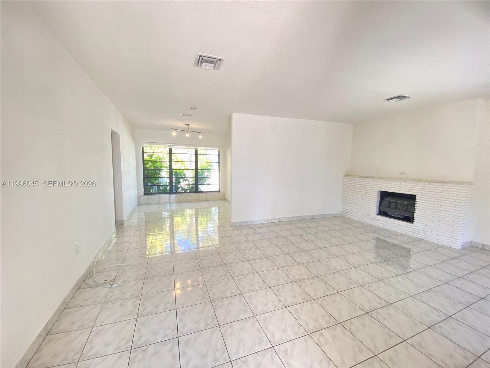 A11996045 — Miami Beach — 30