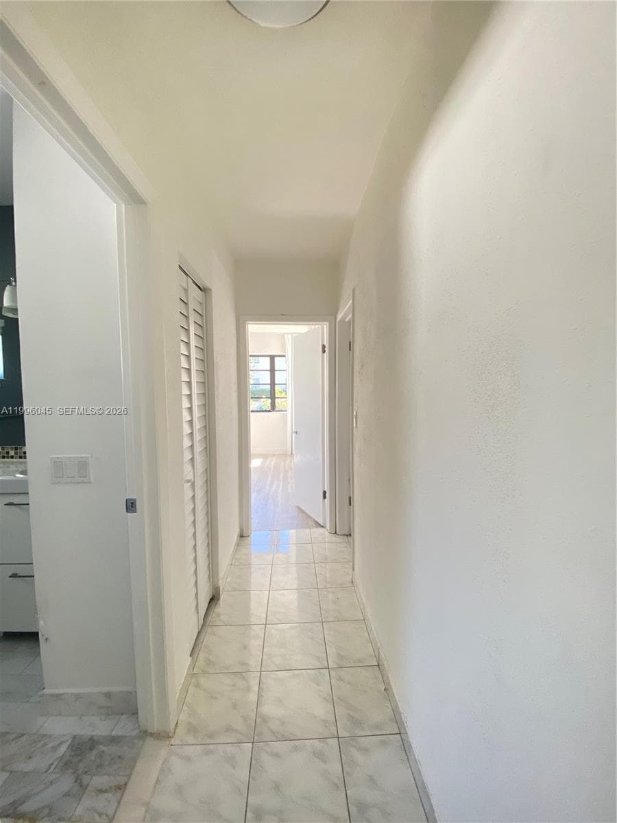 A11996045 — Miami Beach — 38