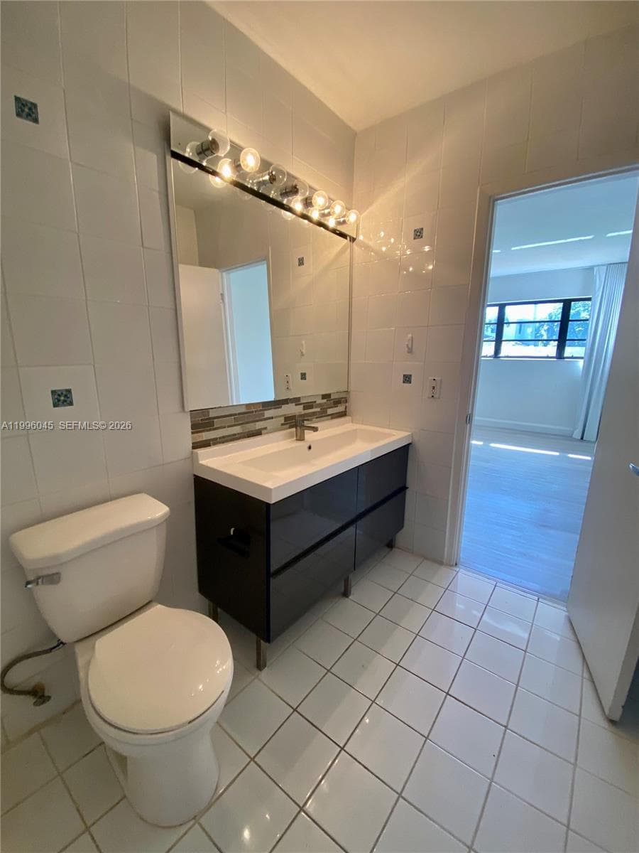 A11996045 — Miami Beach — 65